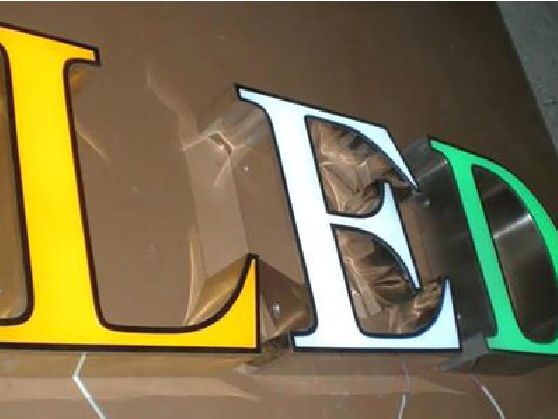 铜仁介绍LED招牌的基础知识。